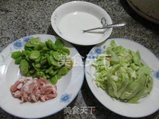 肉丝圆白菜蚕豆羹的做法步骤：1