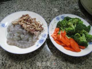 海鲜西兰花的做法步骤：1