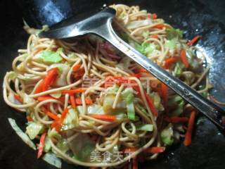 虾仁圆白菜炒面的做法步骤：7