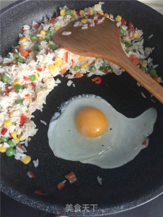 东南亚风情炒饭的做法步骤：4