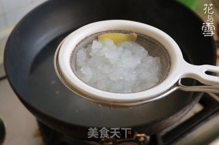 桃胶雪燕炖雪蛤的做法步骤：2