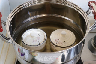 桃胶雪燕炖雪蛤的做法步骤：4