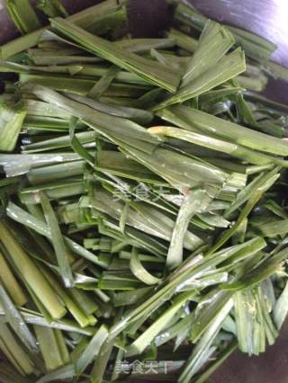 土豆丝炒韭菜的做法步骤：3