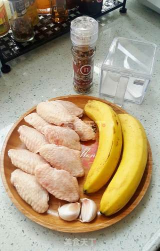 香蕉鸡翅的做法步骤：1