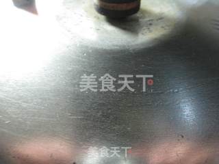 黑木耳羊尾笋鸡腿汤的做法步骤：4
