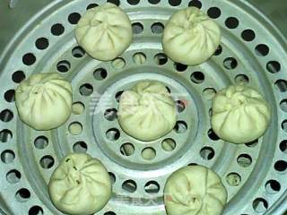 香菜鲜肉包的做法步骤：11