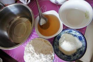 苏子馅月饼的做法步骤：1