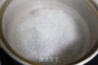 三文鱼蔬菜粥的做法步骤：1