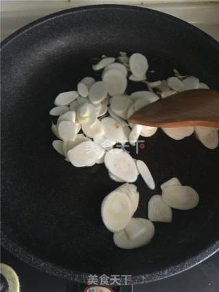 茭白炒虾仁的做法步骤：4