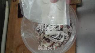 椒盐鱿鱼须的做法步骤：3