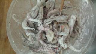 椒盐鱿鱼须的做法步骤：4