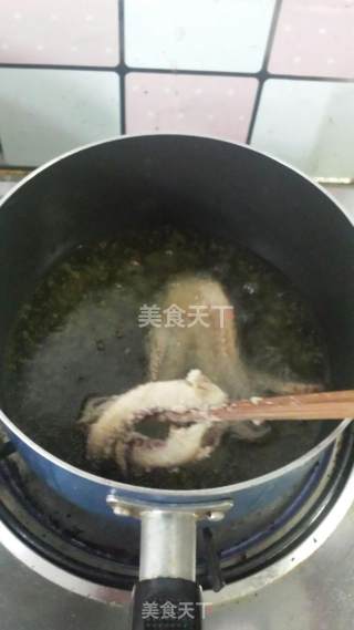 椒盐鱿鱼须的做法步骤：5