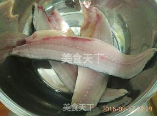 鲅鱼丸子的做法步骤：1