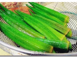 蒜蓉秋葵的做法步骤：3