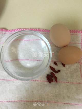 枸杞鸡蛋羹的做法步骤：1