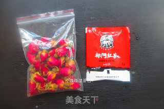 玫瑰奶茶的做法步骤：1