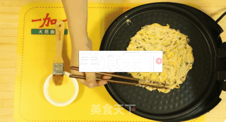 酥脆香，嫩可口，南瓜煎饼，丝丝润滑的做法步骤：5