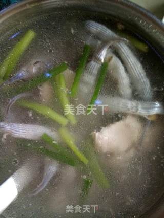 泥丁肉丝汤的做法步骤：5