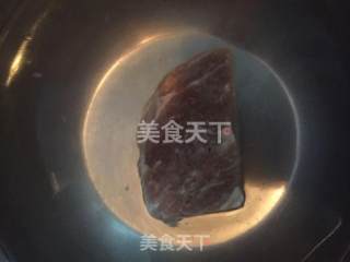 咸肉蒸土豆的做法步骤：1