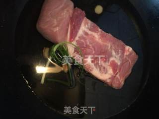 糟扣肉的做法步骤：1