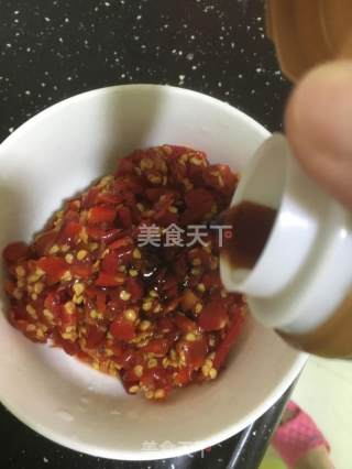 剁椒鱼头的做法步骤：3