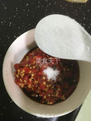 剁椒鱼头的做法步骤：5