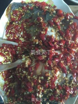 剁椒鱼头的做法步骤：7