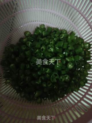 尖椒鸡蛋的做法步骤：2