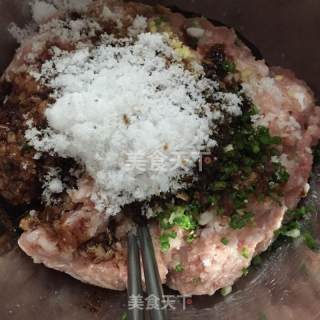 萝卜油渣鲜肉汤圆的做法步骤：4