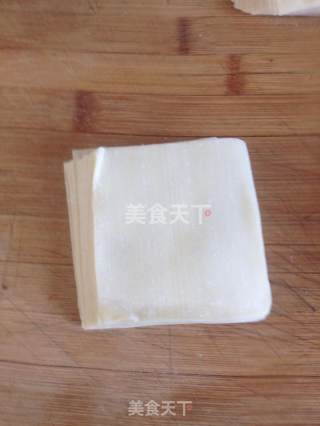 清新爽口小馄饨一一猪肉香葱馅的做法步骤：3