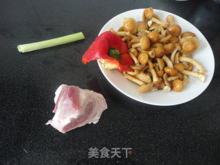 滑子蘑炒肉的做法步骤：1