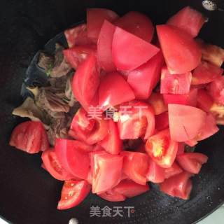 西红柿炖牛腩的做法步骤：3