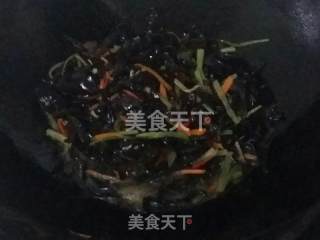 木耳炒肉丝的做法步骤：6