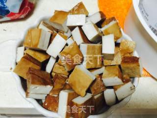 自制惹嘴小零食-香辣豆干的做法步骤：2