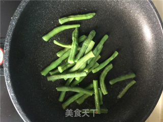 豆角的另类吃法——煎烤豆角的做法步骤：3