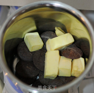 悠闲下午茶---巧克力熔岩蛋糕的做法步骤：1