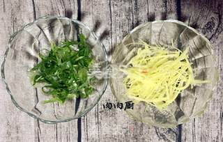 传统粤菜之清蒸金鲳鱼#肉肉厨的做法步骤：3