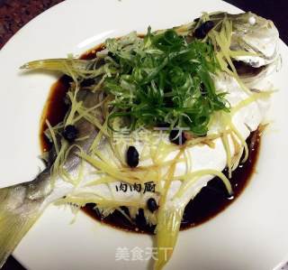 传统粤菜之清蒸金鲳鱼#肉肉厨的做法步骤：8