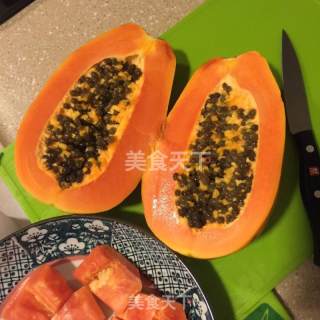 牛奶木瓜炖银耳的做法步骤：1
