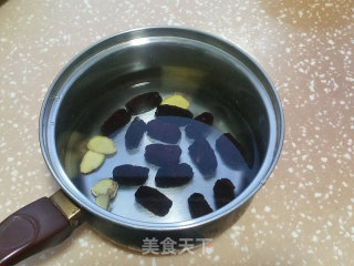 生姜黑枣茶的做法步骤：2