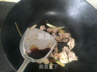 胡萝卜土豆炖牛肉的做法步骤：3