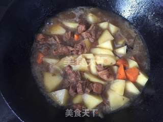 胡萝卜土豆炖牛肉的做法步骤：8