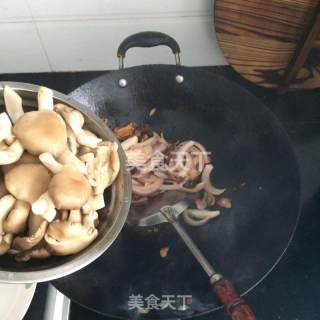 蘑菇洋葱炒肉的做法步骤：4