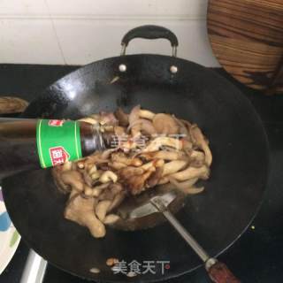 蘑菇洋葱炒肉的做法步骤：5