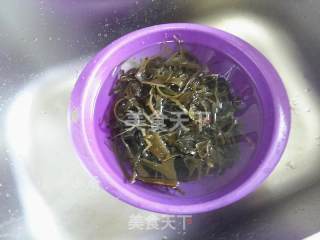 红烧肉炖海带的做法步骤：1