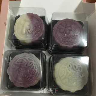 紫薯冰皮月饼和莲蓉冰皮月饼的做法步骤：24