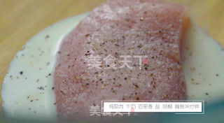 煎鸡胸肉配手工意面的做法步骤：1