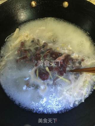 金针菇牛肉汤的做法步骤：9