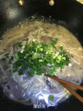 金针菇牛肉汤的做法步骤：10