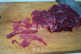 牛肉炒洋葱的做法步骤：2